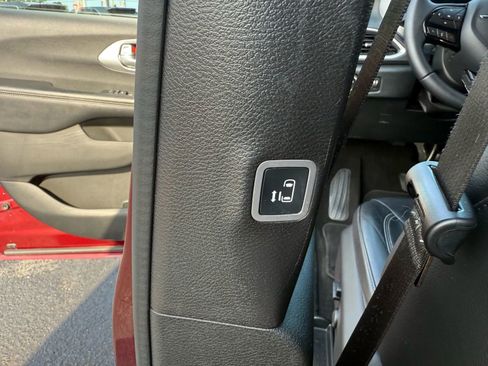 Used 2018 Chrysler Pacifica Touring-L w/ Premium Audio Group image 35