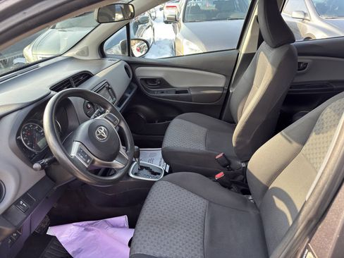 Used 2017 Toyota Yaris L w/ Carpet Mat Package FWD image 9