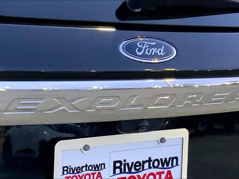 Used 2023 Ford Explorer XLT w/ Equipment Group 202A image 10