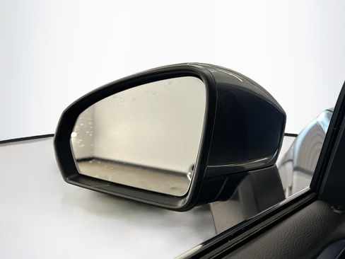 Used 2023 Volkswagen Taos SE w/ Panoramic Sunroof Package AWD/4WD image 16