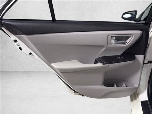 Used 2017 Toyota Camry SE FWD image 21
