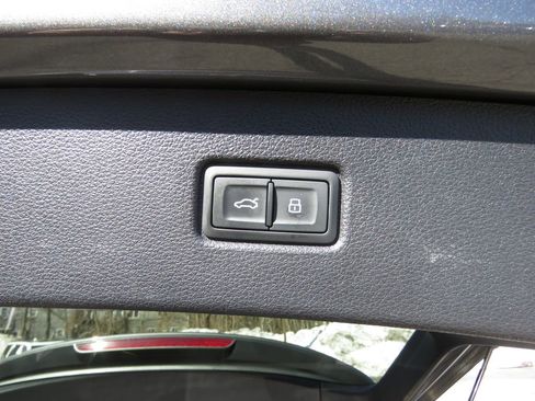 Used 2020 Audi Q7 3.0T Premium w/ Convenience Package image 19