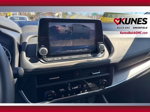 Used 2025 Nissan Rogue SV image 22