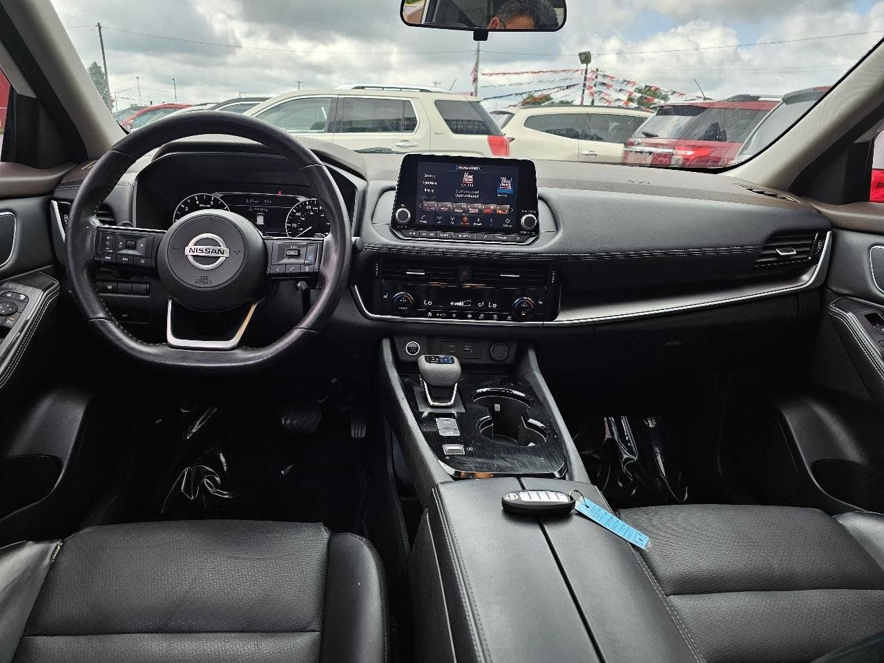 Used 2021 Nissan Rogue SV w/ Premium Package FWD image 3