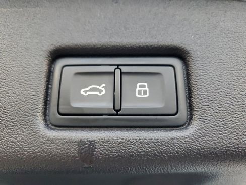 Used 2025 Audi Q5 Premium w/ Convenience Package image 10