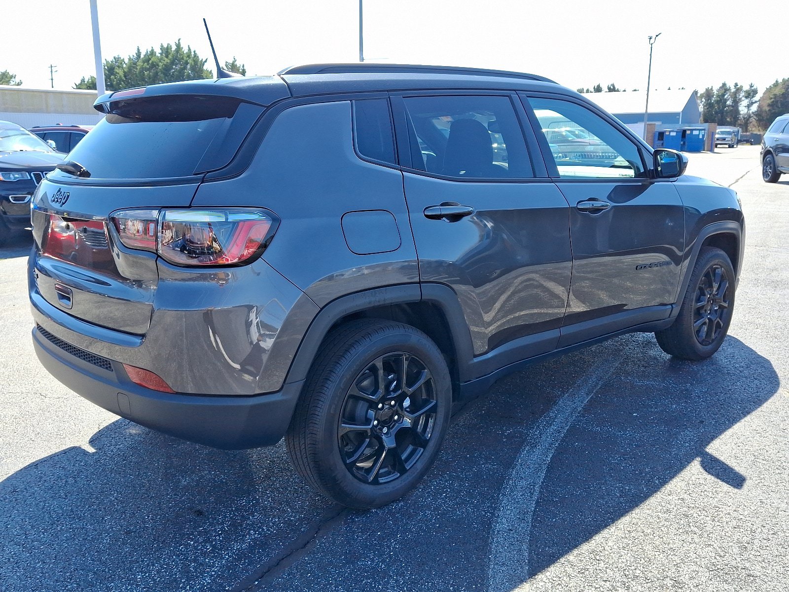 Used 2024 Jeep Compass Latitude w/ Convenience Group AWD/4WD image 6