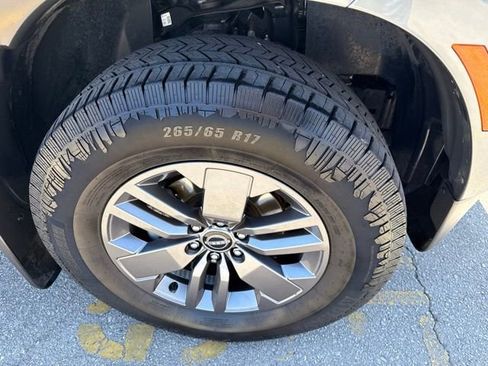 Used 2025 Nissan Frontier SV w/ SV Convenience Package RWD image 7