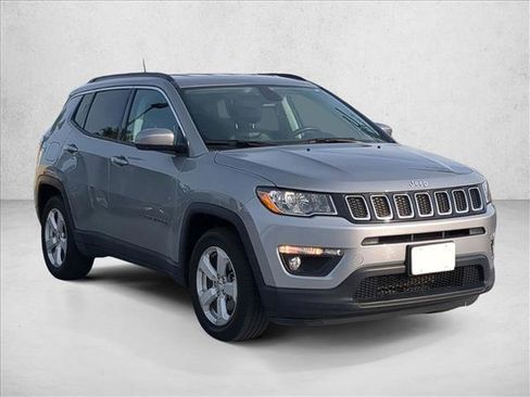 Used 2019 Jeep Compass Latitude image 3