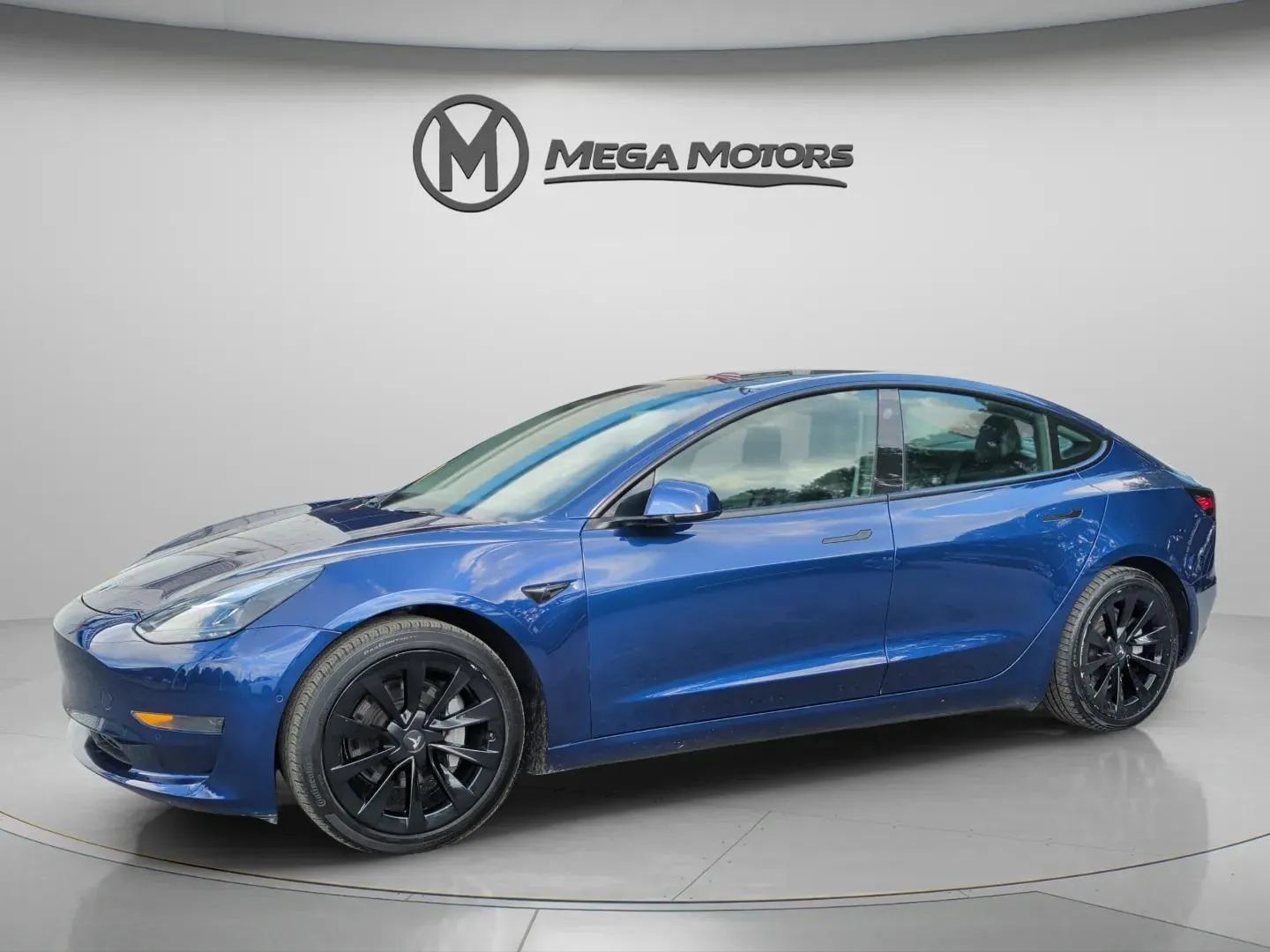 Used 2022 Tesla Model 3 Standard Range RWD image 2
