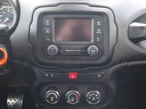 Used 2016 Jeep Renegade Latitude w/ Cold Weather Group image 34