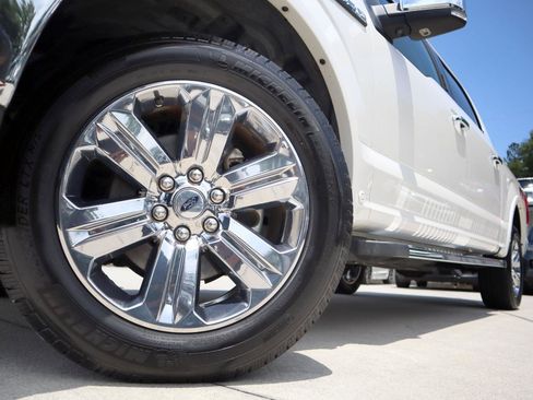 Used 2019 Ford F150 Lariat w/ Equipment Group 502A Luxury AWD/4WD image 25