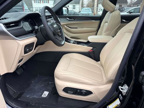 New 2025 Jeep Grand Cherokee L Limited AWD/4WD image 10