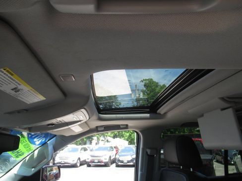 Used 2018 Chevrolet Tahoe Premier AWD/4WD image 33