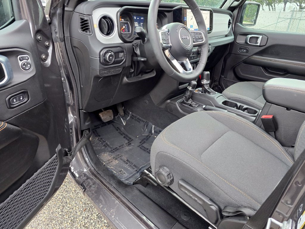 Used 2026 Jeep Wrangler Unlimited Sahara AWD/4WD image 15