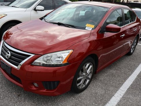 Used 2013 Nissan Sentra SR w/ Protection Pkg FWD image 2