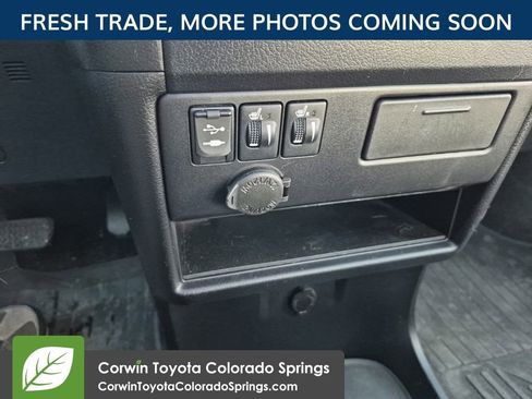 Used 2017 Toyota Sienna Limited image 18