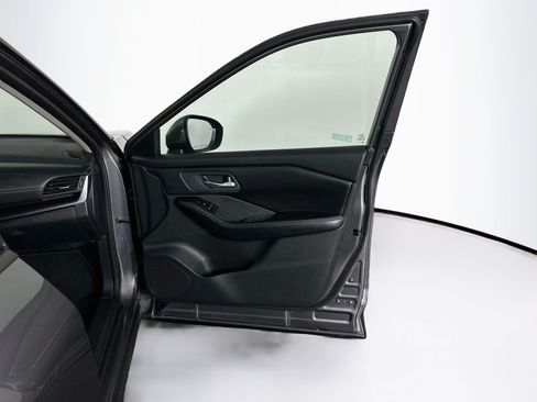 Used 2025 Nissan Rogue SV FWD image 31