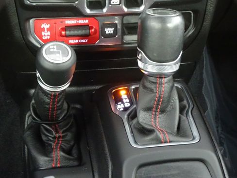 Used 2020 Jeep Wrangler Unlimited Rubicon w/ Dual Top Group image 40