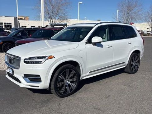 Used 2024 Volvo XC90 T8 Plus w/ Protection Package Premier image 8