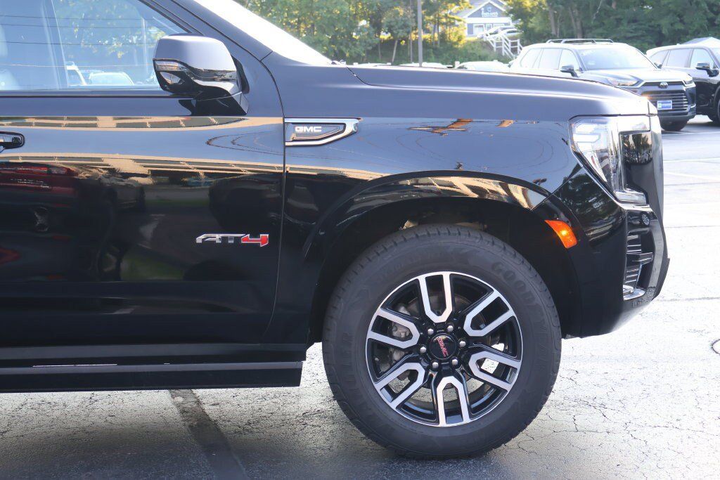Used 2023 GMC Yukon XL AT4 w/ AT4 Premium Package AWD/4WD image 10
