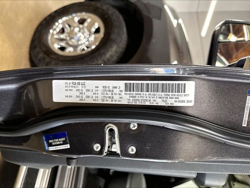 Used 2015 RAM 2500 Tradesman w/ Chrome Appearance Group RWD image 35