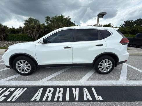 Used 2018 Nissan Rogue S FWD image 2