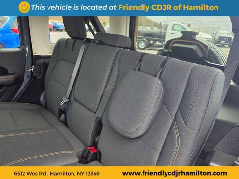 Used 2025 Jeep Wrangler Unlimited Sahara image 10