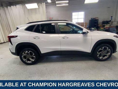 Used 2024 Chevrolet Trax LT w/ Driver Confidence Package FWD image 11