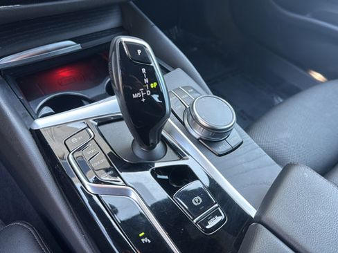Used 2022 BMW 530i w/ Convenience Package RWD image 20