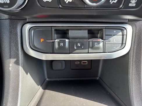 Certified 2023 GMC Acadia SLE w/ Driver Convenience Package FWD image 22