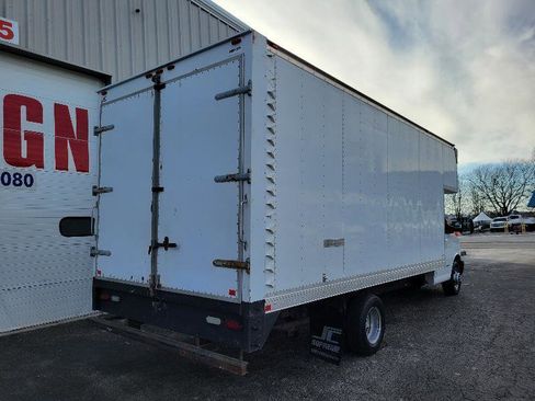 Used 2014 Chevrolet Express 4500 G4500 box truck image 51