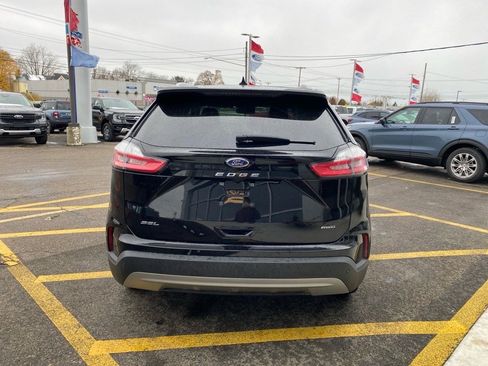 Used 2024 Ford Edge SEL w/ Convenience Package image 4