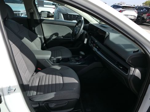 Used 2025 Kia K4 EX image 26
