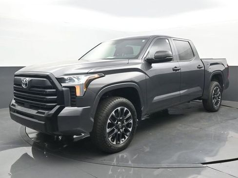 Used 2025 Toyota Tundra SR w/ SR Tow Package AWD/4WD image 23