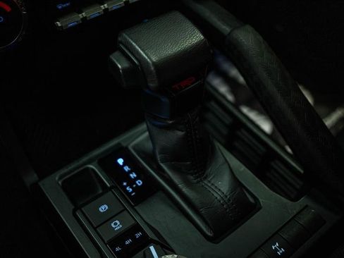 Used 2024 Toyota Tacoma TRD Off-Road image 17