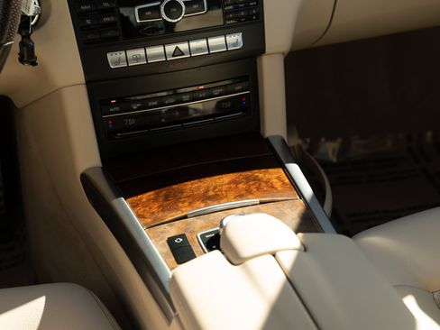 Used 2014 Mercedes-Benz E 350 4MATIC Sedan image 10