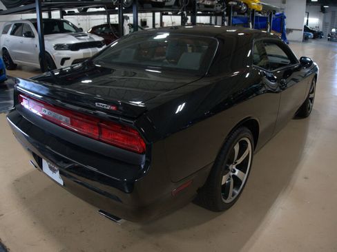 Used 2014 Dodge Challenger SRT8 w/ Harman/Kardon Audio Group image 5