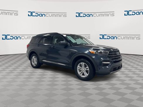 Used 2022 Ford Explorer XLT w/ Equipment Group 202A AWD/4WD image 2