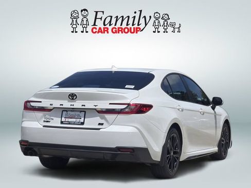 Used 2025 Toyota Camry SE w/ Convenience Package FWD image 4