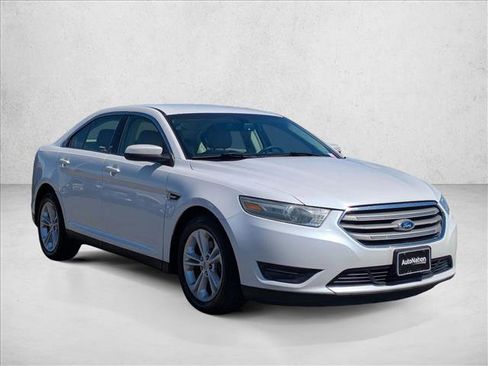 Used 2014 Ford Taurus SEL w/ Equipment Group 201A FWD image 3