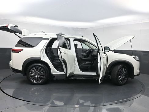 Used 2024 Nissan Pathfinder SL w/ SL Premium Package FWD image 38