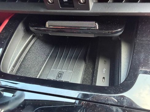 Certified 2025 Porsche Cayenne AWD/4WD image 28
