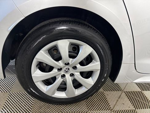 Used 2020 Toyota Corolla LE FWD image 30