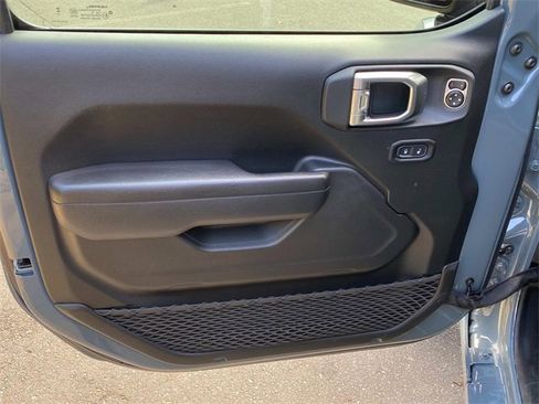 Used 2024 Jeep Wrangler Unlimited image 12