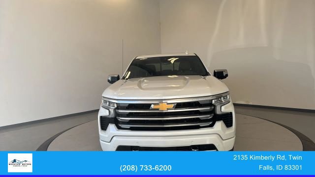 Used 2024 Chevrolet Silverado 1500 High Country w/ Technology Package AWD/4WD image 2
