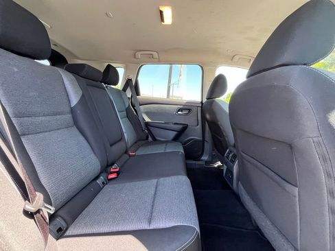 Used 2022 Nissan Rogue SV FWD image 19