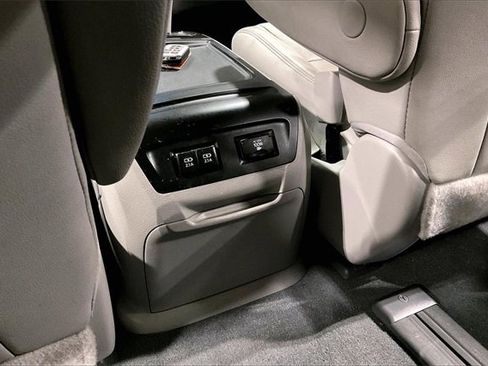 Used 2019 Toyota Sienna XLE image 34