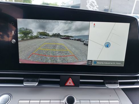 Used 2025 Hyundai Elantra Limited image 24