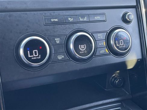 Used 2018 Land Rover Discovery SE image 28