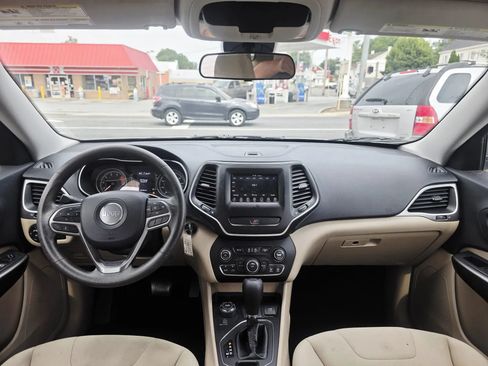 Used 2019 Jeep Cherokee Latitude w/ Popular Appearance Group AWD/4WD image 16